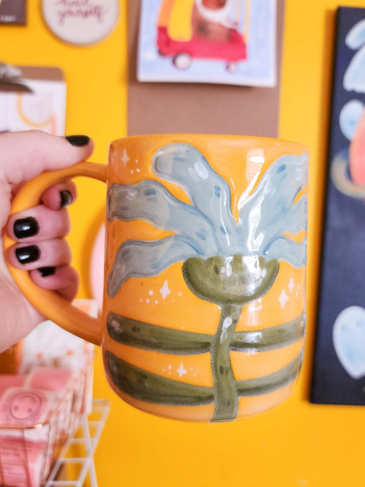 Blue Daisy on Yellow | 18 oz Mug