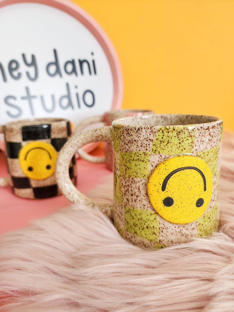 Smiley Checker Mug in Lime